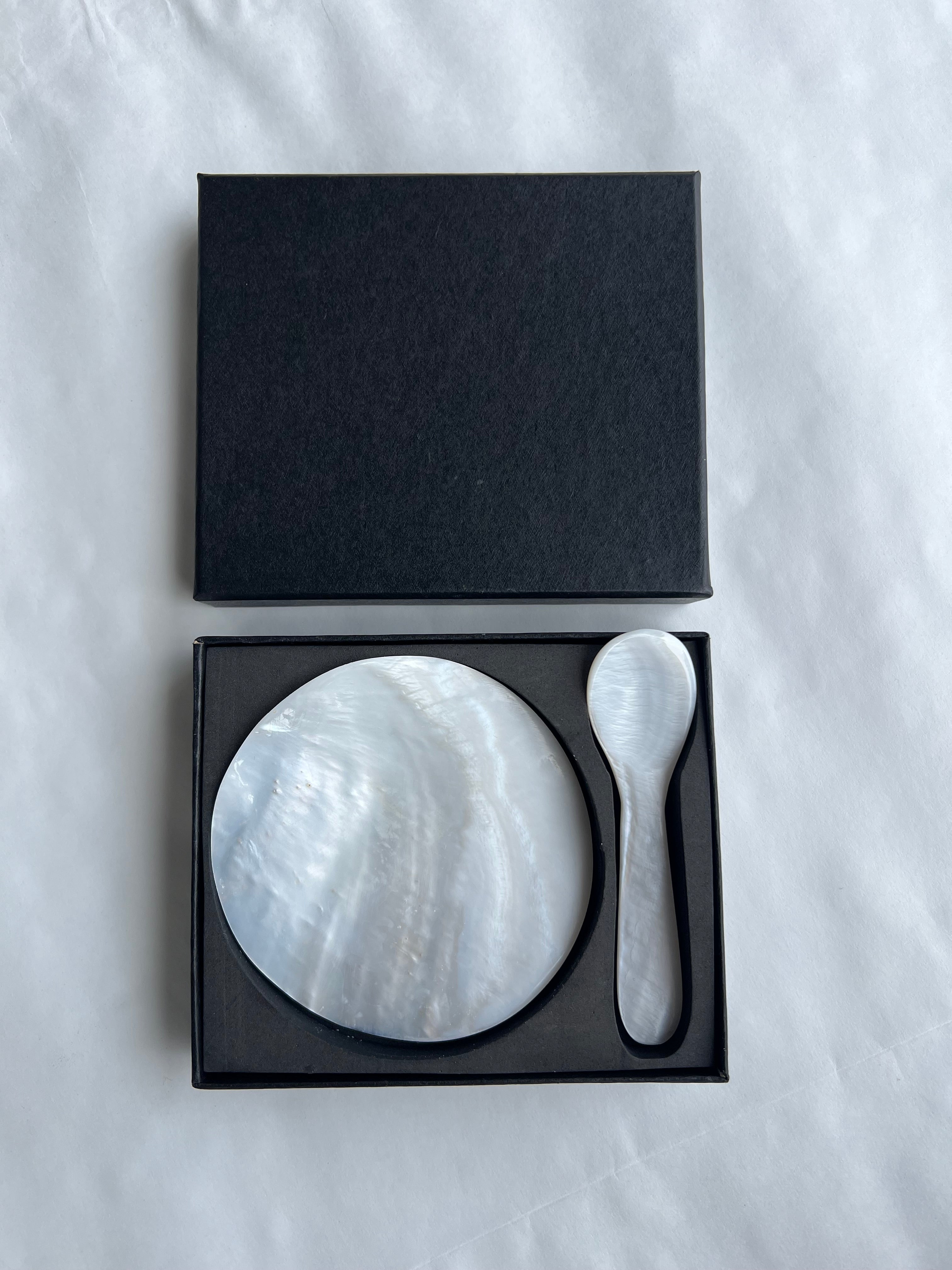 Gift Box Mother of Pearl Caviar Spoon & Plate, White