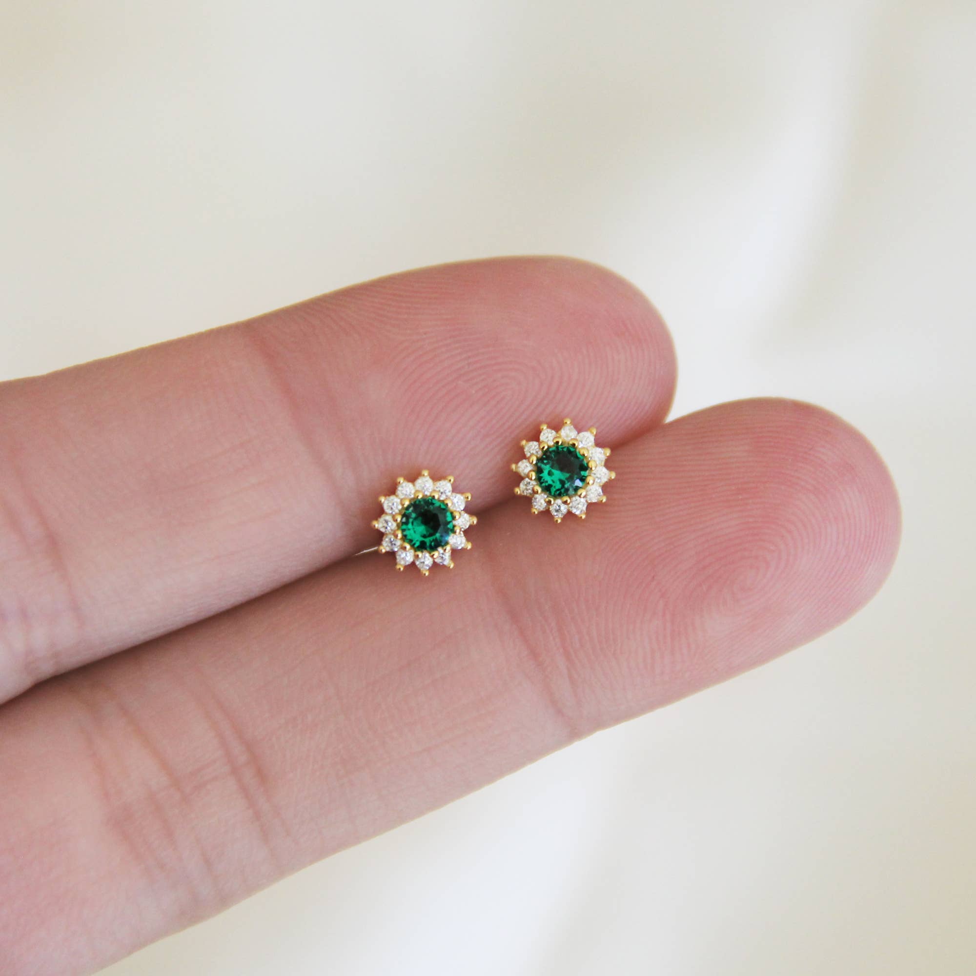 Eleane Studs
