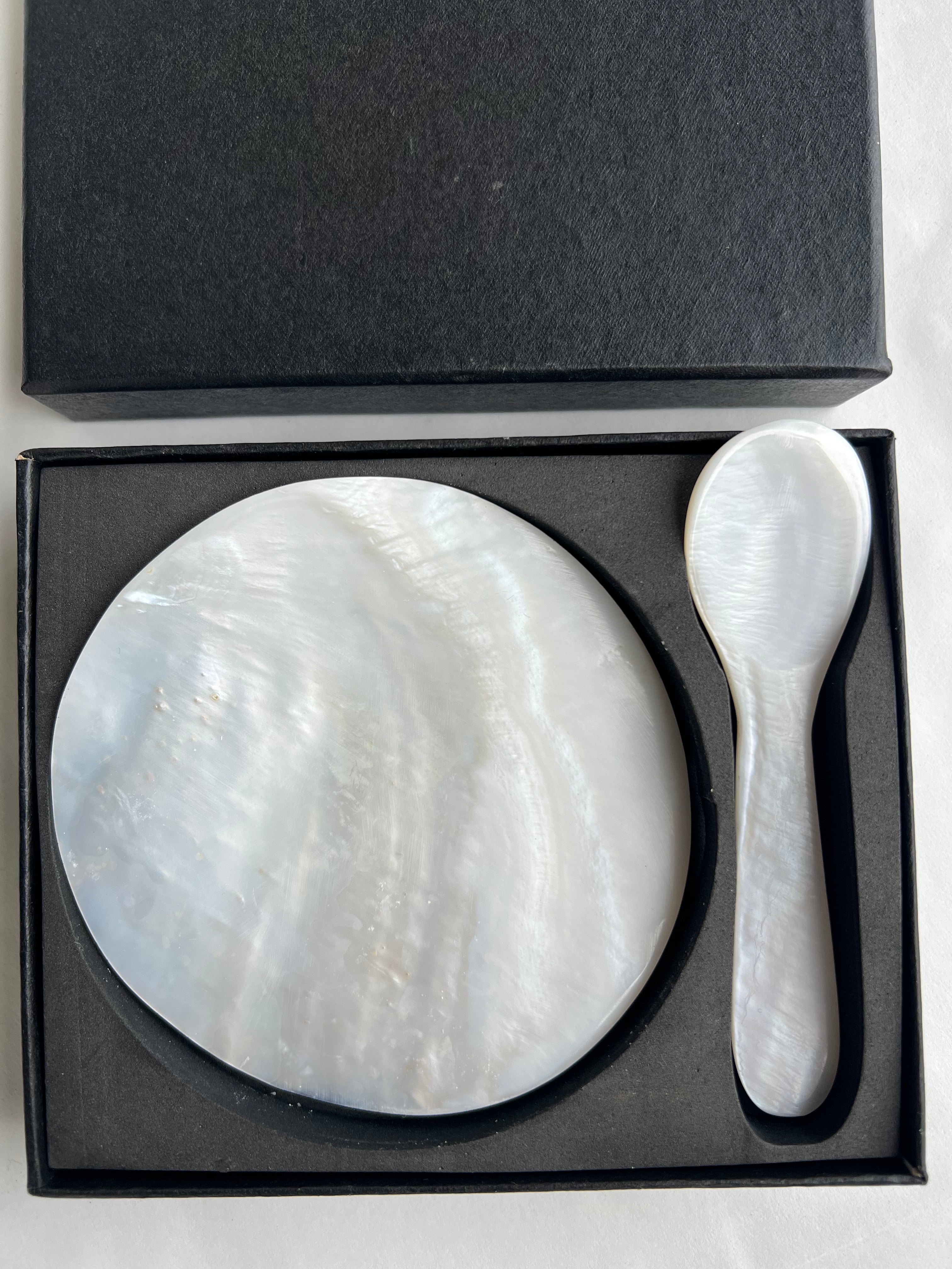 Gift Box Mother of Pearl Caviar Spoon & Plate, White